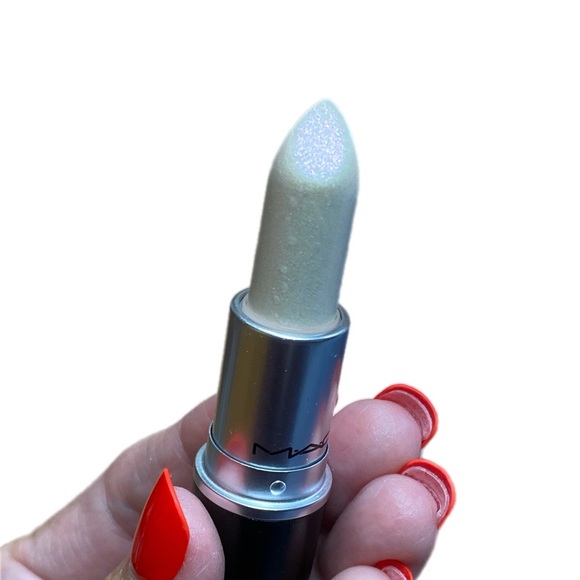 Mac Metallic Pearly One A17 lipstick - Picture 3 of 10